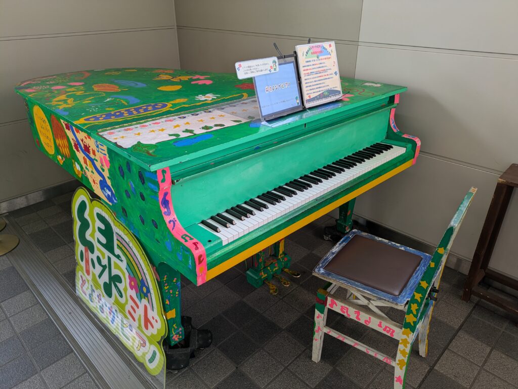 グランドピアノ、とよなかピアノ緑(ミド) 