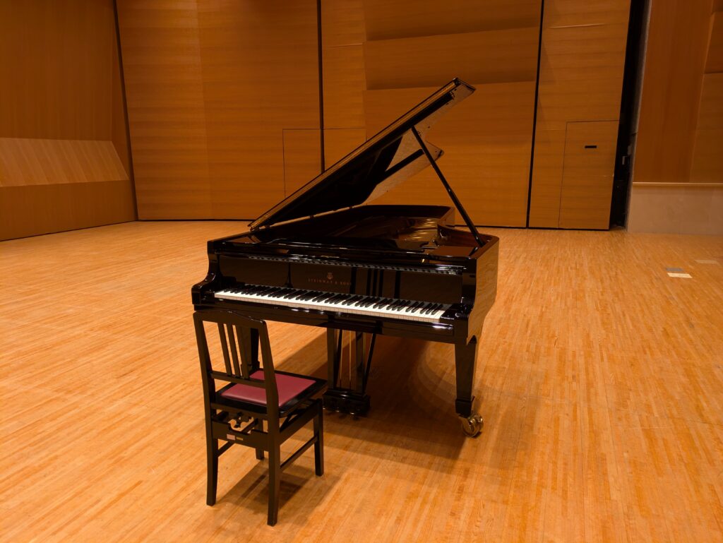 近くで見るスタインウェイD274