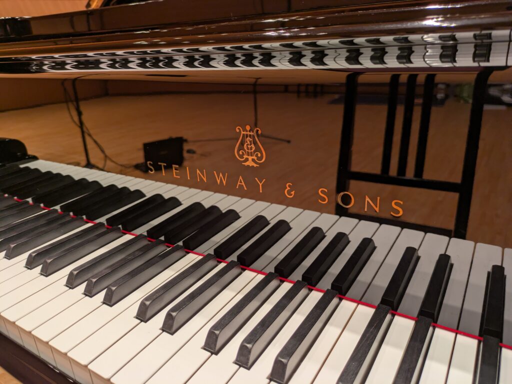 Steinway＆Sonsのマーク