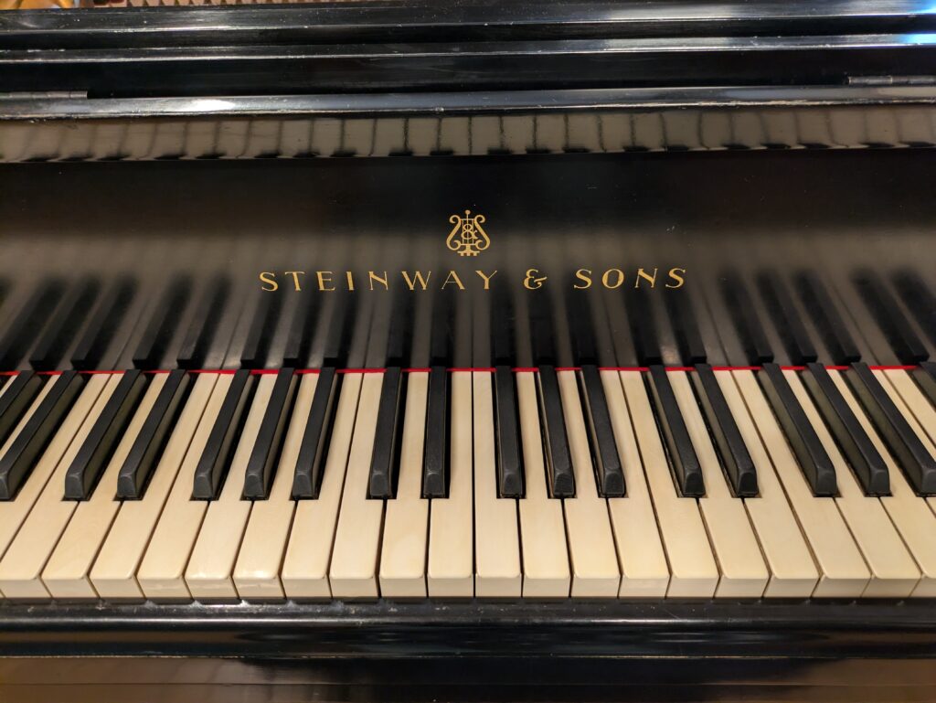 スタインウェイB211鍵盤