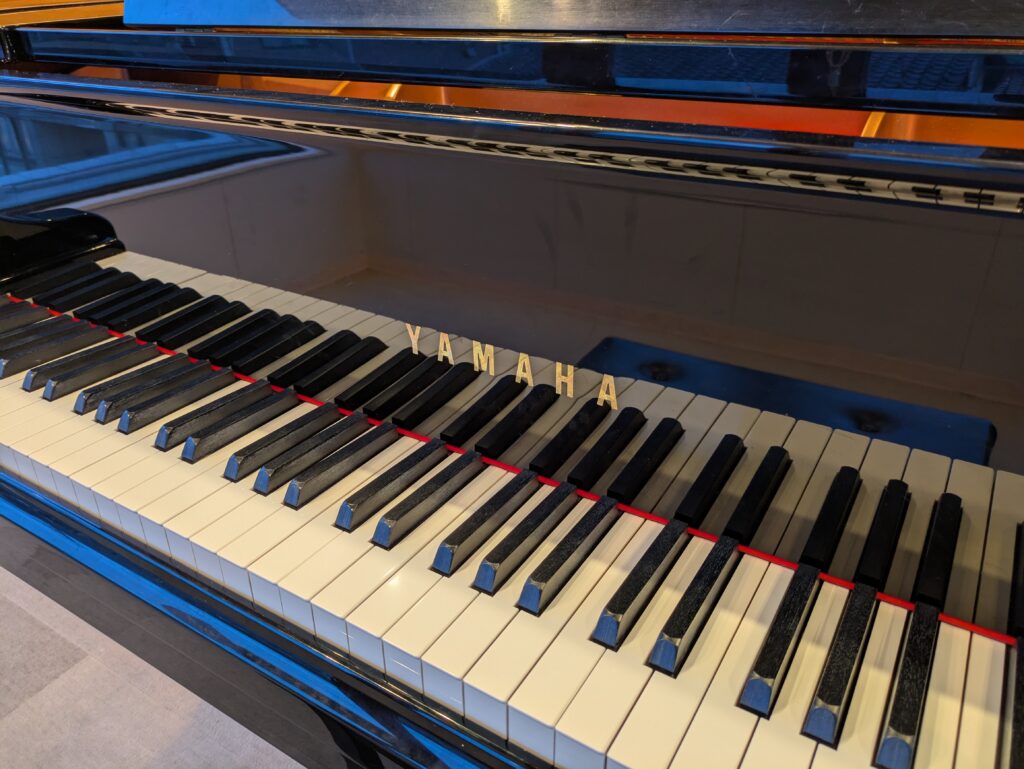 ヤマハグランドピアノC3 鍵盤　プチカノンホール、ミュージックドリーム音楽教室箕面教室