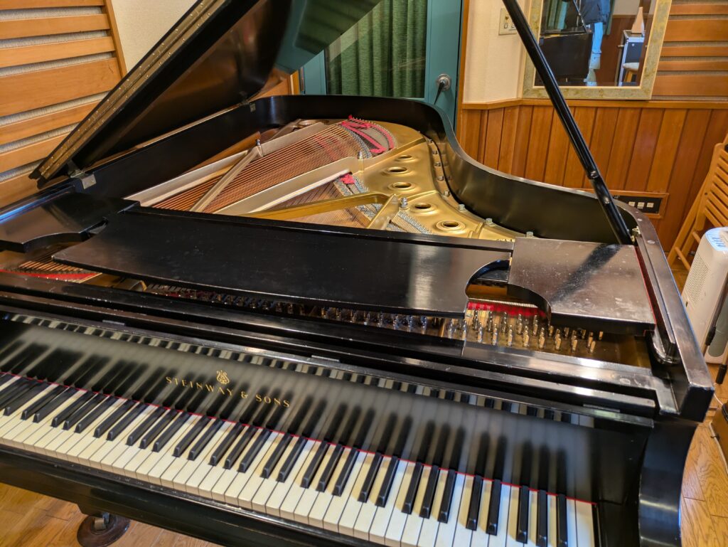 スタインウェイB211(ニューヨーク製)全体