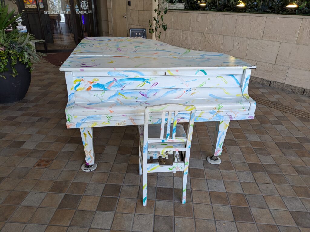 ニューオーサカホテル心斎橋のストリートピアノ