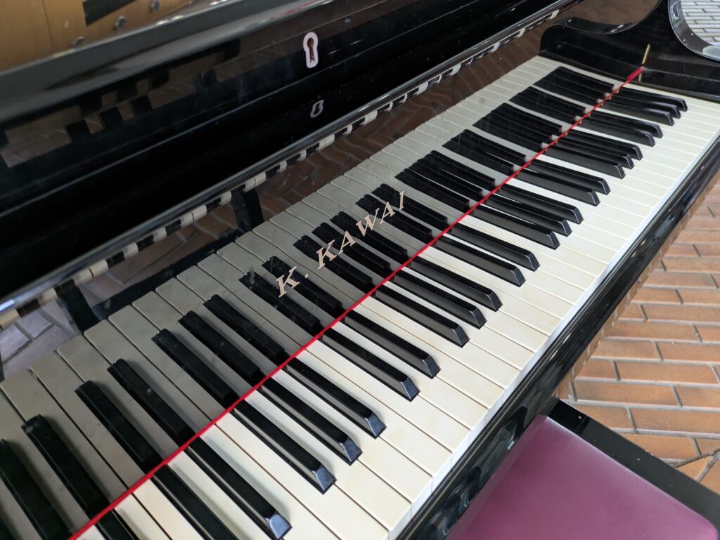 道の駅ガレリアかめおかのストリートピアノ、K.KAWAI